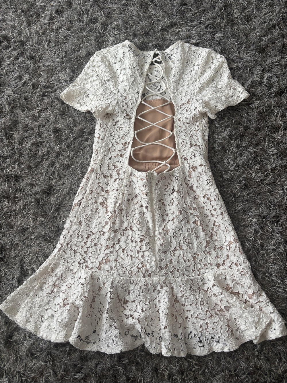 White Fox | M | Elegant White Lace Short Sleeve Ruffle Hem Dress - Picture 8 of 8
